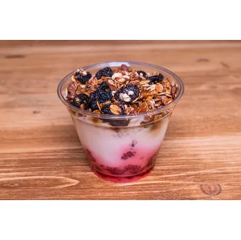 jogurt s müsli a malinami