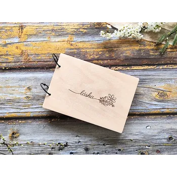 Fotoalbum Malé dřevěné fotoalbum A5 - Příběh lásky Vyber typ vazby: Dva doplňovací kroužky (sříbrné), Barva vnitřních papírů: Čokoládová