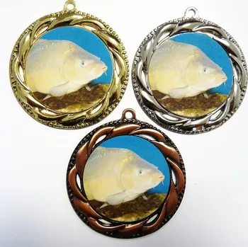 Kapr medaile D93-L208 Zde napište text na štítky a součet zadejte do košíku. Více informací viz.POPIS v dolní části.