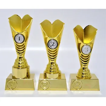 Poháry 388 Zde napište text na štítky a zadejte do košíku. Více informací POPIS v dolní části.