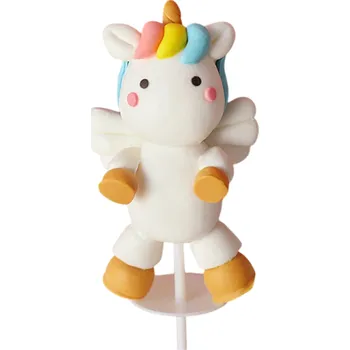 Dortová dekorace Jednorožec s křídly 7,3 cm Figurka na dort Pohádkový styl pro dětskou oslavu Barevný jednorožec Fantasy motiv