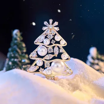 Brož Éternelle Vánoční perlová brož se zirkony Christmas Tree 11 - vánoční stromeček B2347-LZQSXSP2 Zlatá