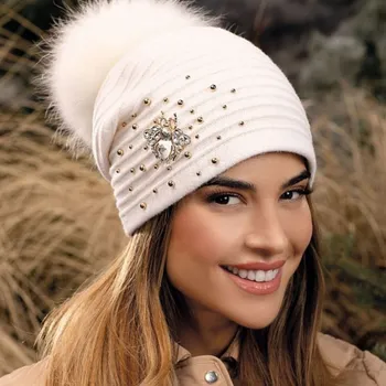 Čepice KRUMLOVANKA Bílá zimní čepice s bambulí se zdobením Beatle W-0808/000