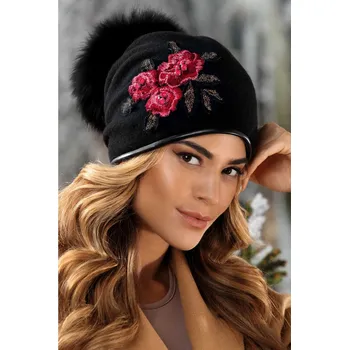 Čepice KRUMLOVANKA Černá čepice s bambulí - zimní dámská čepice W-0703/018