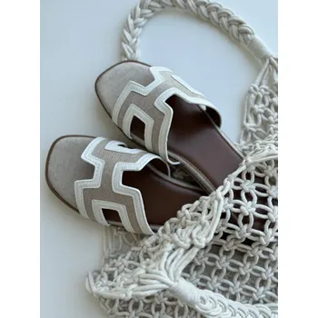 Dámské pantofle Mishel Letní nazouváky bílá Velikost: 37