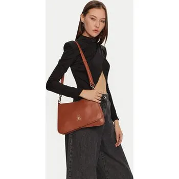 Kabelka Kabelka Patrizia Pepe 2B0101/L132-B757 Hnědá OS