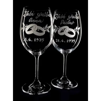 Sklenice svatební skleničky 2ks Lara 450ml zlatá svatba se jmény - ručně ryté (broušené) s rytinou poupat, datumu, dárková krabička