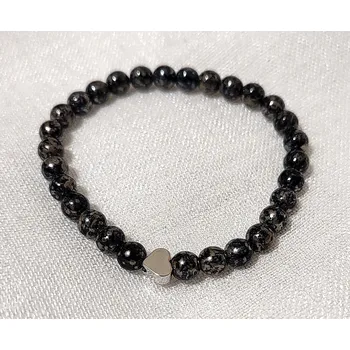 Náramek MagieKorálků.cz Korálkový náramek s kovovým doplňkem - černý 10124 Kovový korálek: srdíčko