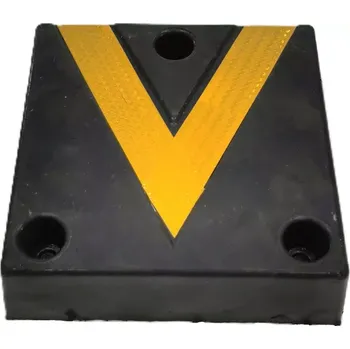 Černo-žlutý gumový reflexní doraz na rampu - délka 30 cm, šířka 30 cm, výška 8,5 cm