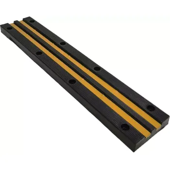 Černo-žlutý gumový doraz na rampu - délka 100 cm, šířka 20 cm, výška 4,5 cm