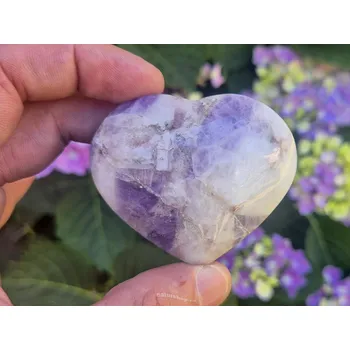 Přírodní kámen Hladké srdce ametyst chevron z Brazílie 109g