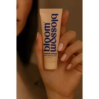 Péče o rty Bloom & Blossom – Lip Service Nourishing Lip Balm 15 ml