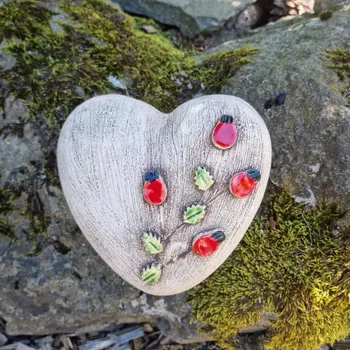 Zahradní dekorace Dekorační kámen - srdce se šípkem - zahradní dekorace