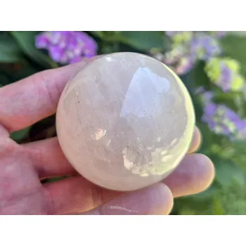 Přírodní kámen Růženín koule Ø 56mm Madagaskar 248g