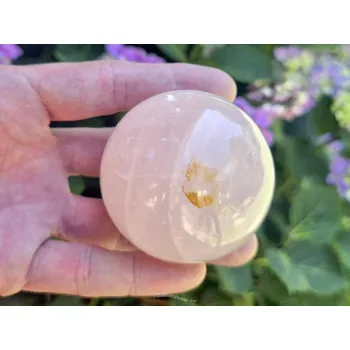 Přírodní kámen Růženín koule Ø 61mm Madagaskar 307g