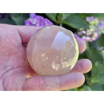 Přírodní kámen Růženín koule Ø 56mm Madagaskar 247g