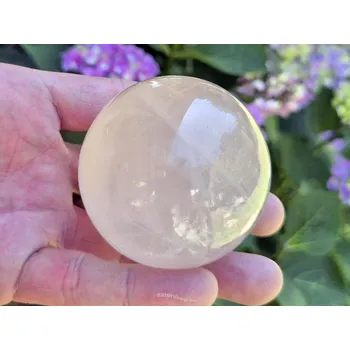 Přírodní kámen Růženín koule Ø 62mm Madagaskar 326g