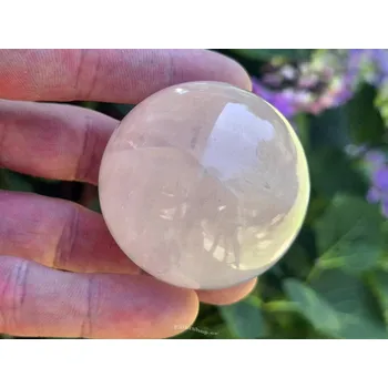 Přírodní kámen Růženín koule Ø 50mm Madagaskar 175g