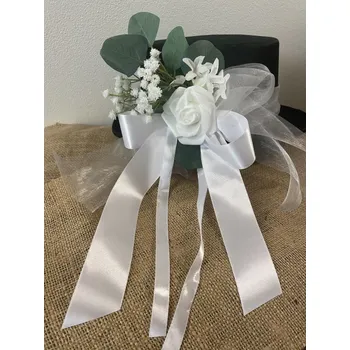 Svatební dekorace Cylindr na auto s květinami bílá