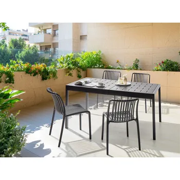 Zahradní stůl Zahradní jídelní stůl černý syntetický rám 4-6 místný venkovní terasa odolný proti povětrnostním vlivům Beliani