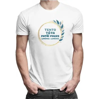 Žertovný předmět Tento táta patří pouze (jméno) + (jméno) - pánské tričko s potiskem - personalizovaný produkt- Tričkový.cz