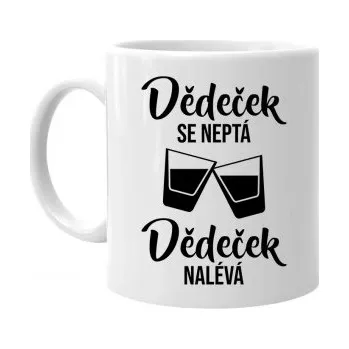 Žertovný předmět Dědeček se neptá, dědeček nalévá - hrnek s potiskem- Tričkový.cz