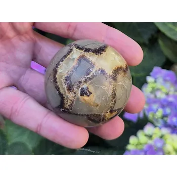 Přírodní kámen Koule ze septarie Ø52mm 194g z Madagaskaru