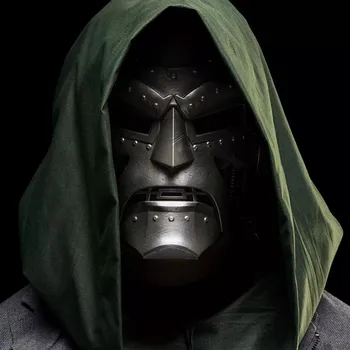 Replika zbraně Doctor Doom - replika helma Doctor Doom Premium