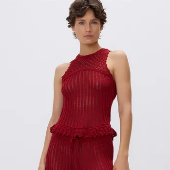 Dámské tričko Reserved - Ažurový top s pletením - ostře červená - 486HD-29X - 486HD-29X-L