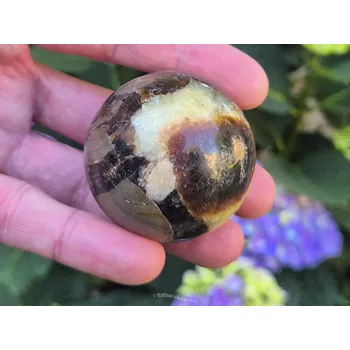 Přírodní kámen Koule ze septarie Ø47mm 152g z Madagaskaru