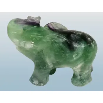 Slon z duhového fluoritu – masivní soška z přírodního minerálu 776 g