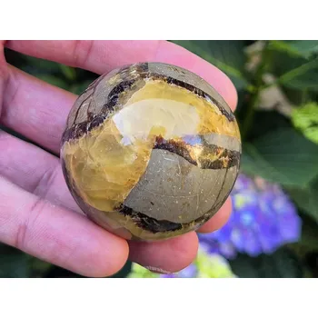 Přírodní kámen Koule ze septarie Ø49mm 165g z Madagaskaru