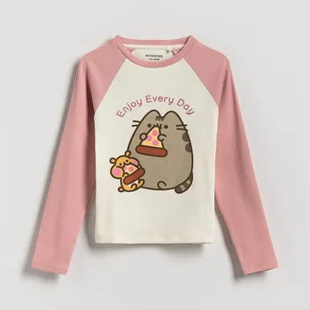 Dívčí oblečení Reserved - Bavlněné tričko s dlouhými rukávy Pusheen - pudrově růžová - 339FT-39X - 339FT-39X-U14