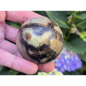 Přírodní kámen Koule ze septarie Ø56mm 247g Madagaskar