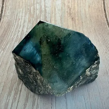 Labradorit surový leštěná špice 1 cca 5,8 x 6,8 cm, 228 g