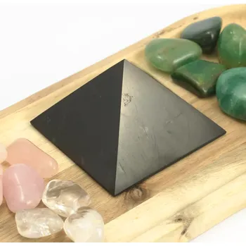 Šungitová pyramida 7 cm – Ochrana prostoru a klid mysli
