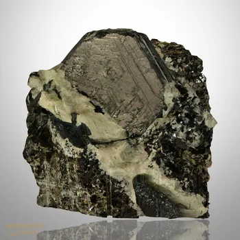 Přírodní kámen Safirín (sapphirine) z Madagaskaru 56x56mm, krystal: 33x36mm