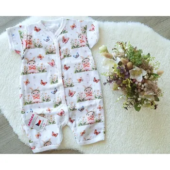 Kojenecký overall AMÁLKA Letní krátký overal mušelín, králíčí holčička v letní zahradě Velikost: 74