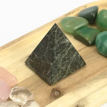 Pyramida černý onyx 5 cm - B