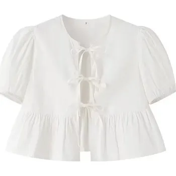 Dámská halenka Krátká dámská halenka se zavazováním Nabíraný top s volánky a nafouklými rukávy Romantický styl Letní halenka do pasu s výstřihem bílá S