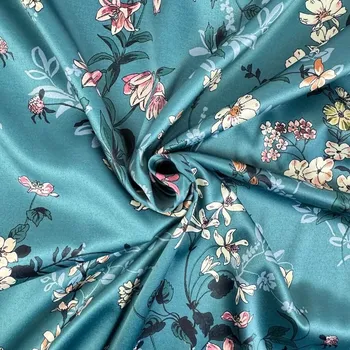 Šatovka Satén vzorovaný - Květy zelené s bordurou