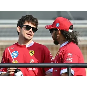 Ferrari originální teamové triko červená