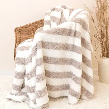 deka Béžová dekorativní deka z hebkého mikrovlákna GALA – pruhovaný vzor 160×200 cm