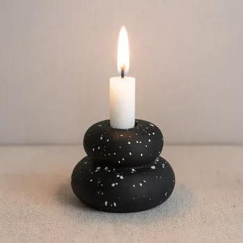 Svícen Present Time Speckled Rings – Svícen z cementu, průměr 9 cm, výška 7,5 cm