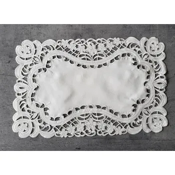 ubrus Elegantní ubrus s ozdobnou výšivkou - bílý Šířka: 30 cm | Délka: 45 cm