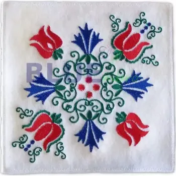 Vyšívaný ornament č.9 barevný dečka plsť bílá 4ks