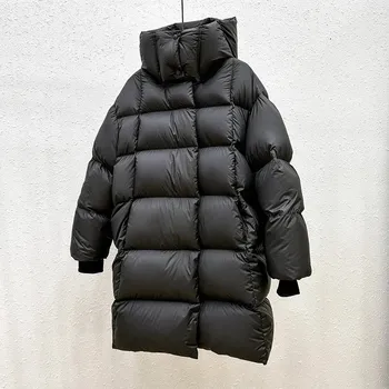 Dámská parka Krátká dámská péřová bunda s výšivkou Barva: Černá, Velikost: S