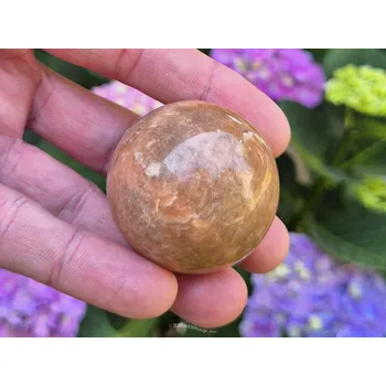 Přírodní kámen Kalcit mini koule 98g z Madagaskaru Ø41mm