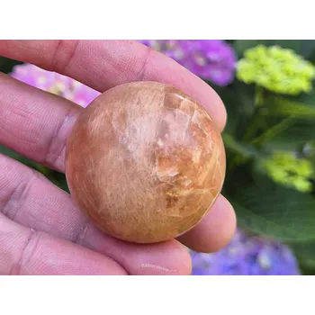 Přírodní kámen Kalcit mini koule 83g z Madagaskaru Ø39mm