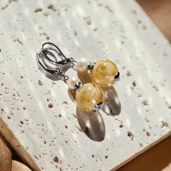 Náušnice Lampglas Náušnice Golden Ball s 24karátovým zlatem v perlách Lampglas a říčními perlami Materiál zapínání náušnic: rhodiované stříbro Ag 925/1000